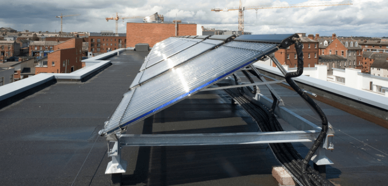 Support de fixation pour panneaux solaires sur toiture terrasse